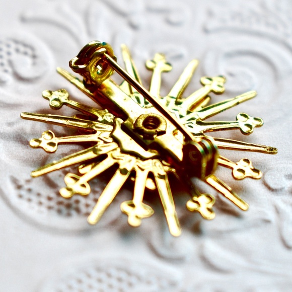 ๐๐ Vintage Montreal Maple Leaf Souvenir Brooch Pin - Picture 2 of 3